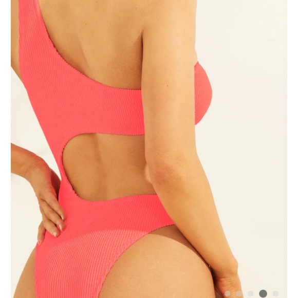 New GUESS Cutout One-Piece Swimsuit XS/S - Picture 6 of 6